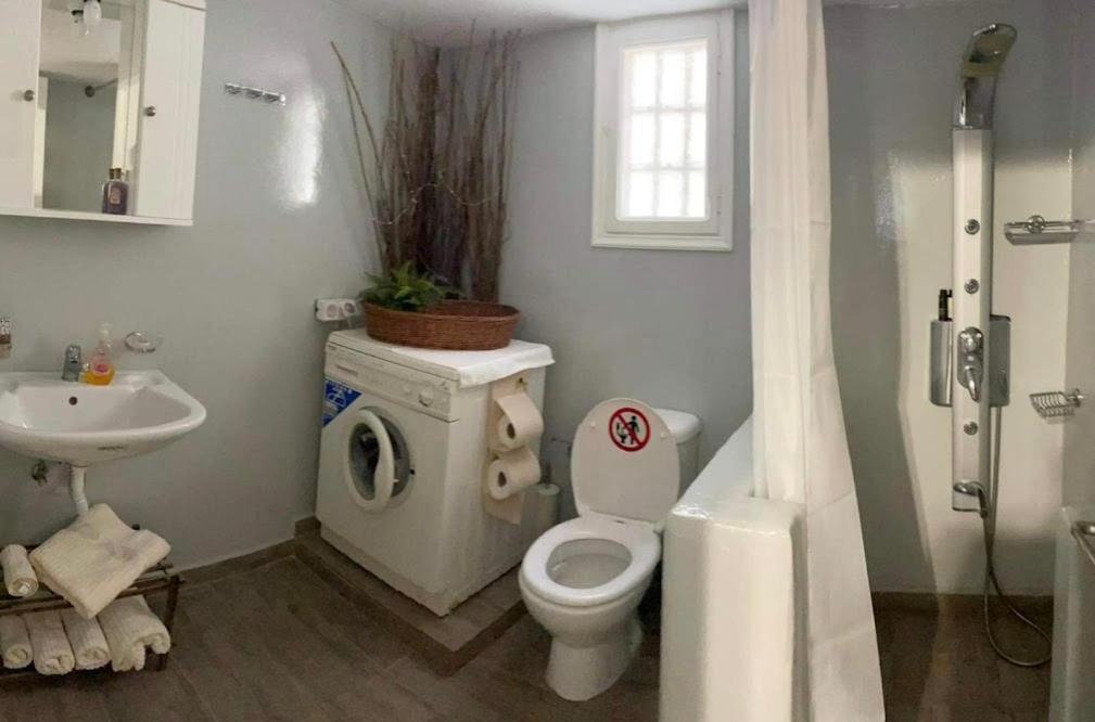 Sabbia Calda 7 Apartment Perissa  Ngoại thất bức ảnh